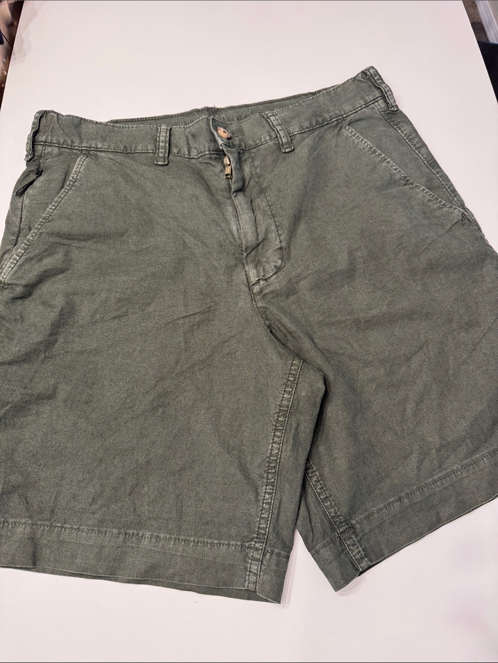 American Eagle army green classic flex linen cotton 9” inseam shorts sz 31 EUC